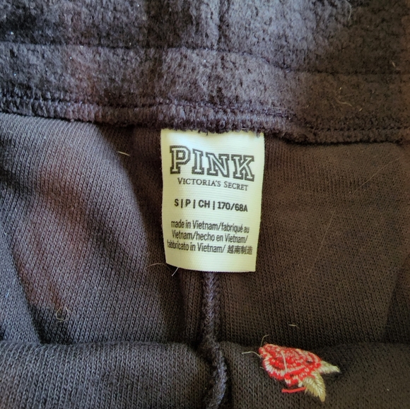 NWOT! VICTORIA'S SECRET Black Fleece Sweatshirt & Pants Set with Red Accents M/S - Picture 5 of 7